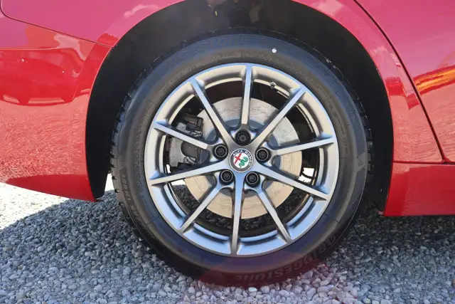 2017 Alfa Romeo Giulia5792174270906572821