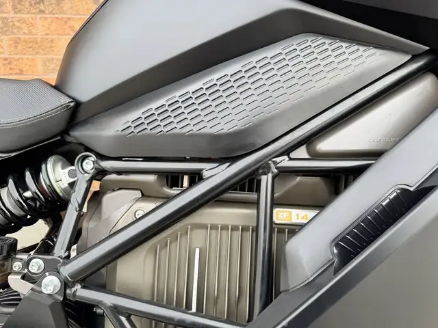 2021 Zero Motorcycles SR/S SRS ZF 14.4 **LIKE NEW** in Street, Cruisers & Choppers in Markham / York Region - Image 8