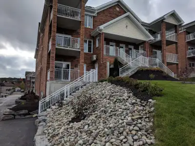 1291-103 rue Brûlotte (Fleurimont), secteur tranquille Disponible pour le Mars appartement 103 Dispo...