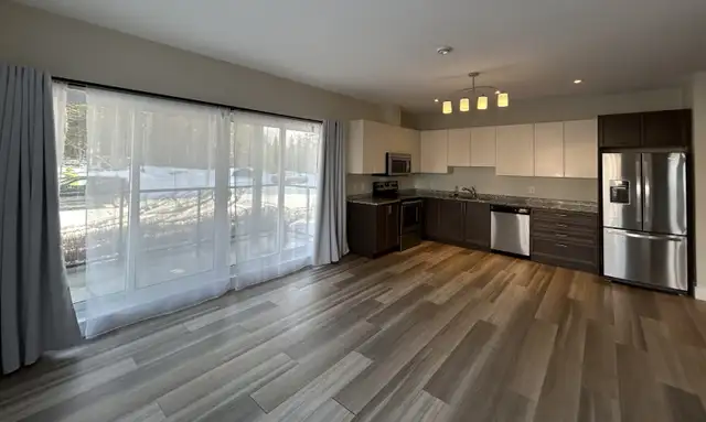 PET FRIENDLY! Apartment is VACANT! Occupancy is fkexible!