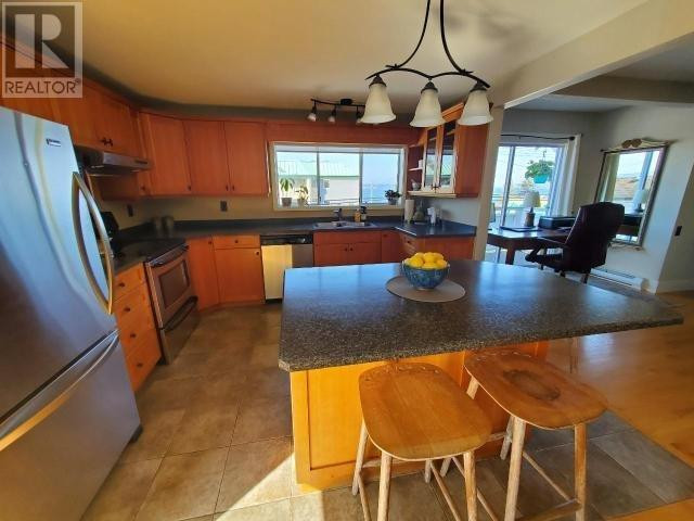 4516 MARINE AVE Powell River, British Columbia in Houses for Sale in Powell River District - Image 3