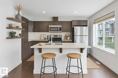 Attention investors and first home buyers! This is a beautiful and spacious 3 BED/2.5 BATH townhouse...