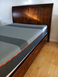 New RECORE Mattress + Solid Wood Bed & Box Spring (Queen size)