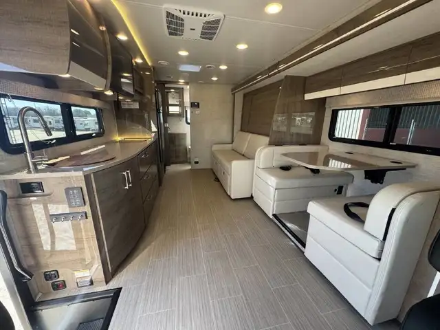 2023 Jayco Melbourne Prestige 24RP 1 extension + full paint et m in RVs & Motorhomes in Laval / North Shore - Image 6