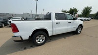 This 2025 RAM 1500 BIGHORN/LONESTAR CREW 4X4 has the following options Cloth Bench Seat, Remote Star... (image 8)