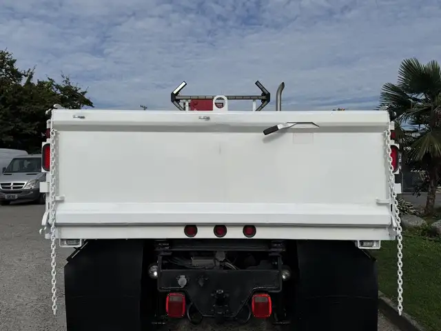 2008 International DuraStar 4300 with Amco Veba Crane and 8 Foot in Heavy Trucks in Regina - Image 25