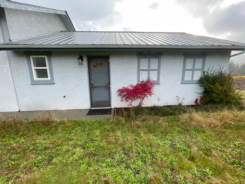 Cozy 2-bedroom, 1-bath home located near Elk Lake and surrounded by peaceful farmland and parks. Enj...