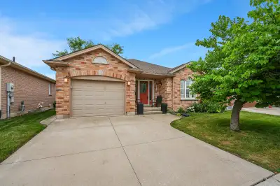 FOR SALE - CHERRY HILL COMMUNITY BUNGALOW … Nestled in the heart of Vineland amongst Niagara’s wine...