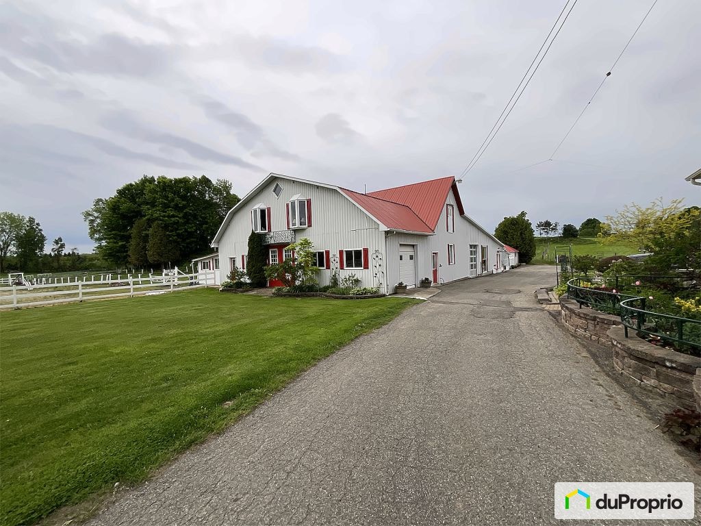 $2,380,000 - Acreage / Hobby Farm / Ranch for sale in Oka — photo 1