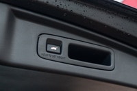 Tires - Rear Performance,Power Steering,Sun/Moonroof,Aluminum Wheels,4-Wheel Disc Brakes,Generic Sun... (image 7)