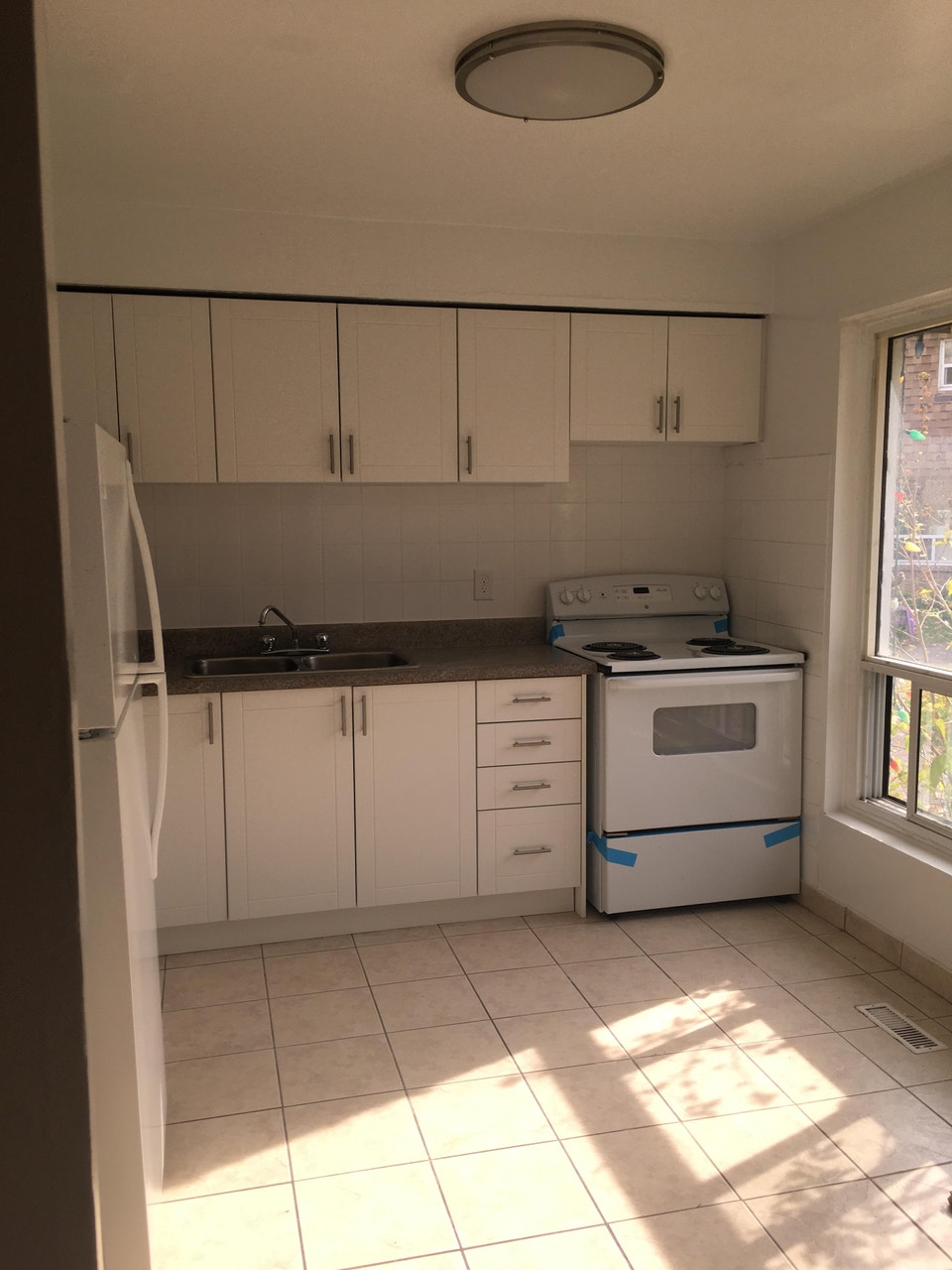 Spacious three bedroom + Den townhouse for rent 5