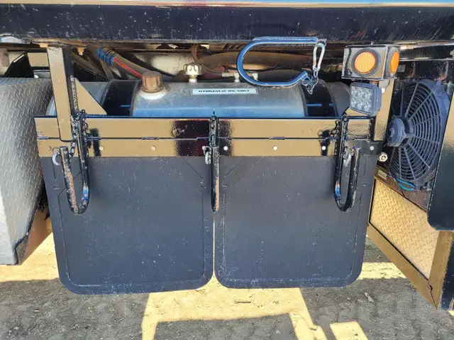 2013 WESTERN STAR 6900XD in Heavy Trucks in Saskatoon - Image 104