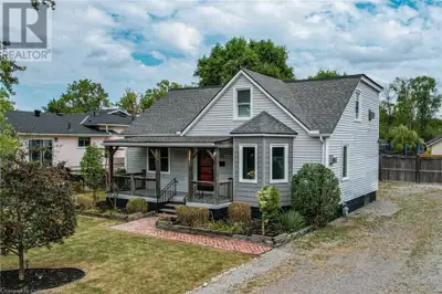 STEPS TO CRESCENT BEACH PARK … BEAUTIFULLY UPDATED, open concept main level features fantastic MODER...