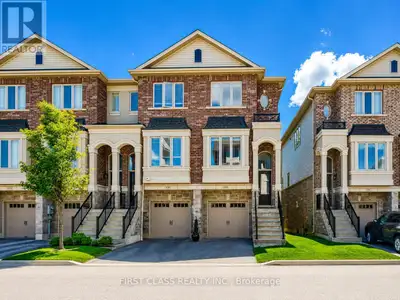 Beautifully Maintained End-unit Townhome In Desirable South Burlington! Nestled In A Quiet Enclave C...