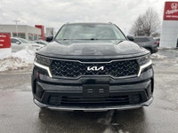 Navigate your busy schedule with remarkable ease and efficiency in the 2022 Kia Sorento Hybrid EX. T... (image 1)