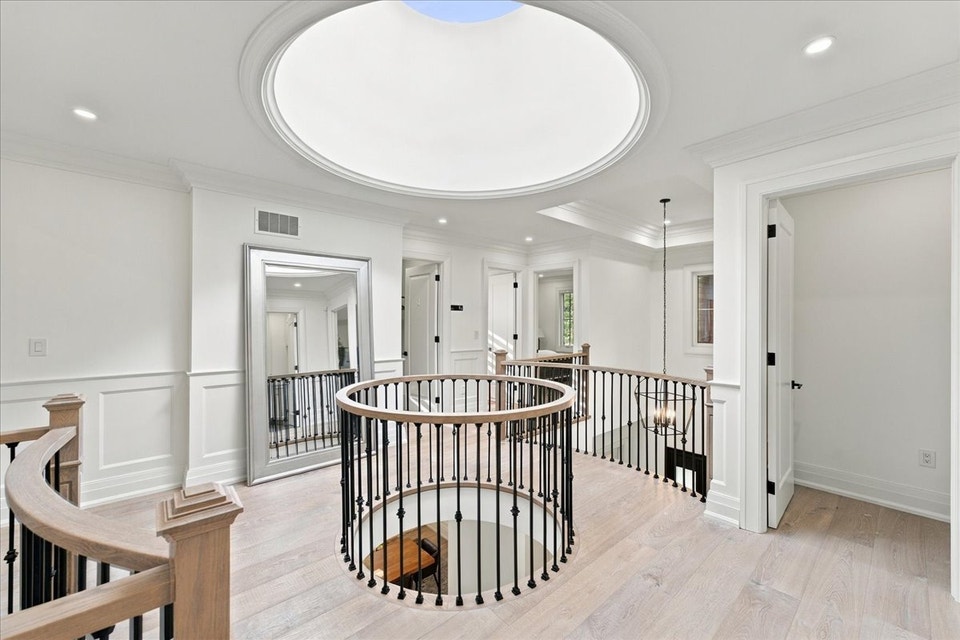 Oakville Luxury Custom Home | Dramatic Architecture | 4+2BR 5 WR, photo 7 of 10