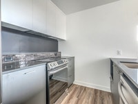 Apartment for rent appt logement locatif, 5.5, 5 1/2 3cc, 3 bedrooms/chambres, Canal Lachine-Marché... (image 2)