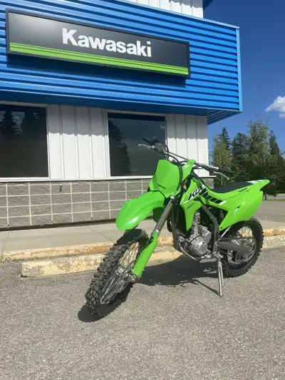 Engine Type: Single-Cylinder Displacement: 17.8 cu. in. (292 cc) Bore and Stroke: Bore: 3.07 in. (78...