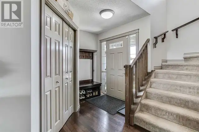207 Westmount Bay Okotoks, Alberta62863796630657122