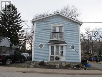 Great opportunity. Fantastic 2-storey Duplex Close to Go station.Convenient to bus terminal,restaura...