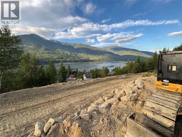 155 Lakeview Drive Nelson, British Columbia in Land for Sale in Nelson - Image 4
