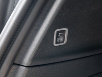 Welcome to 400 Chrysler Dodge Jeep Ram. Powerful 3.6L Pentastar V-6 engine - Advanced infotainment s... (image 9)