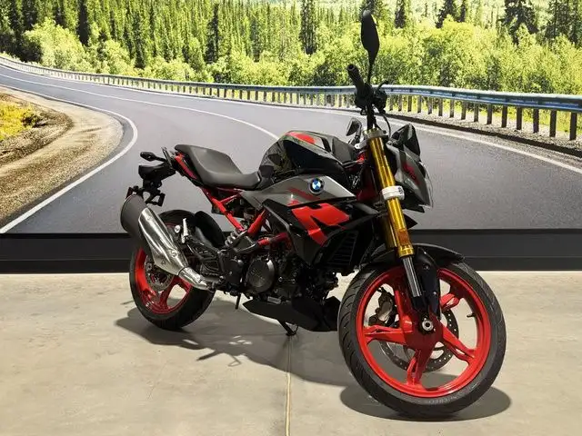 2025 BMW G 310 R Passion in Street, Cruisers & Choppers in Saskatoon - Image 2