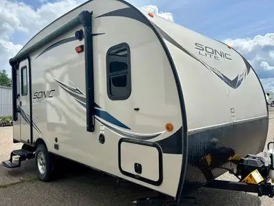 Welcome to Skyline RV Travel Centre! 2017 Venture RV Sonic Lite SL167VMSSonic ultra-lightweight trav...