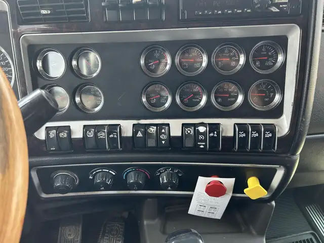 2015 KENWORTH T800 in Heavy Trucks in Saskatoon - Image 16