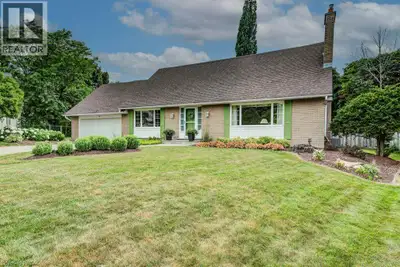Nestled at the end of a quiet, family-friendly cul-de-sac in one of Westmount's most sought-after ne...