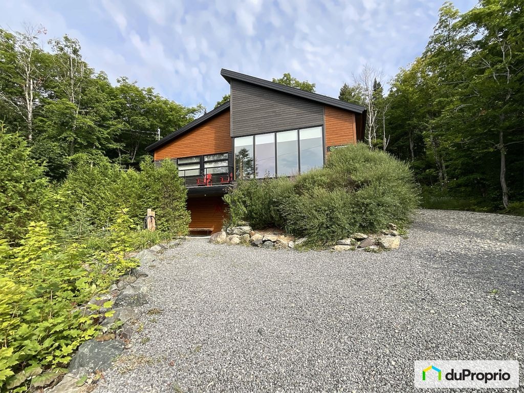 $735,000 - 2 Storey for sale in St-Philemon — photo 1