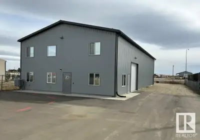 Location, Location! A rare lease opportunity in the well known Acheson industrial park. This 4,000 S...