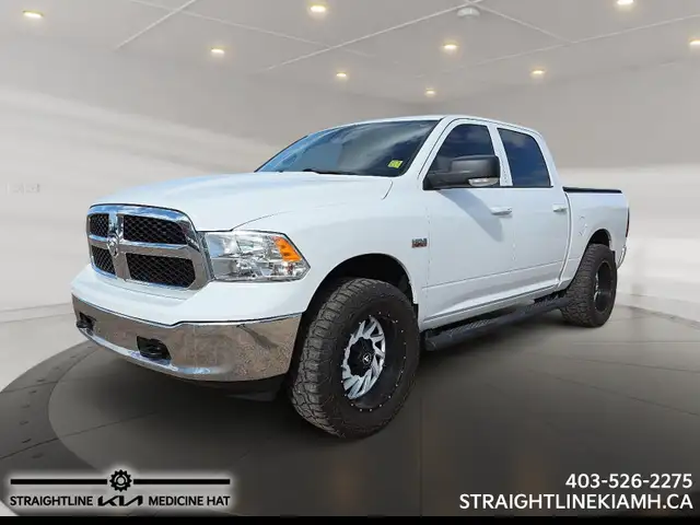 2022 Ram 1500 Classic SLT LOW KMS, CLEAN CARFAX & VERSATILE COMF