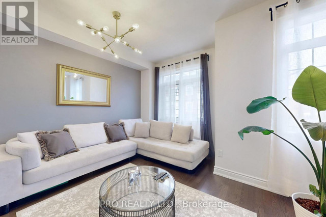 1 QUEEN MARY CRT Vaughan, Ontario in Houses for Sale in Markham / York Region - Image 2