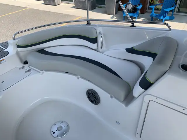 2023 Legend Vibe D19 Deck Boat in Powerboats & Motorboats in Sudbury - Image 28
