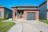 **BEAUTIFUL** 2 BEDROOM MAIN UNIT IN WELLAND!!