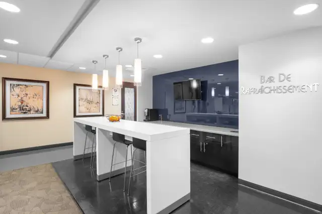 Office space for rent for 3 persons in Saint Foy Quebec in Commercial & Office Space for Rent in Québec City - Image 10