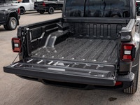 Welcome to Barrie Dodge Chrysler Jeep. Robust 3.6L V-6 engine - Advanced 4x4 drivetrain - Comprehens... (image 7)