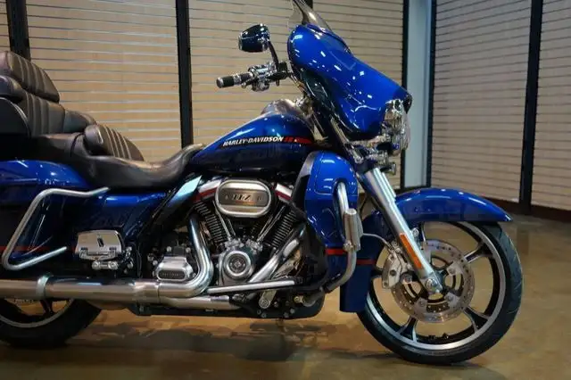 2020 Harley-Davidson FLHTKSE - CVO Limited in Sport Touring in Lethbridge - Image 5