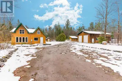 Escape to your own private 10 acre sanctuary, just 10 minutes from Fenelon Falls! If you've been dre...