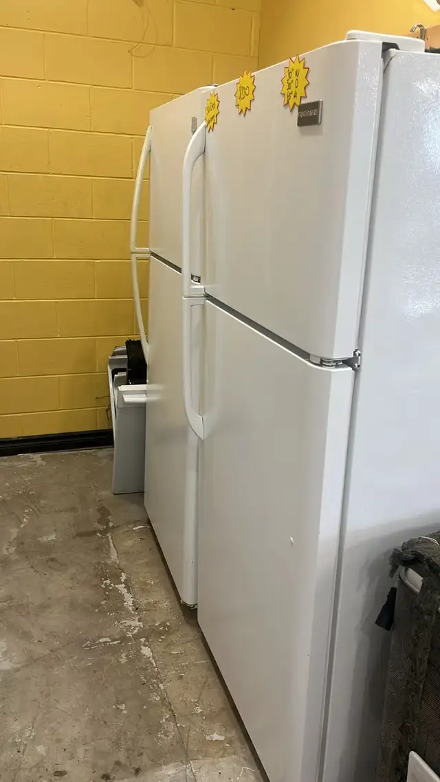 Refrigerators $200-$300 White Top Freezer Refrigerator in Refrigerators in Kitchener / Waterloo - Image 4
