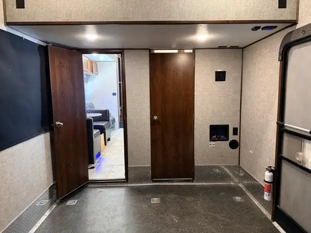 2019 Forest River VENGEANCE 377 V in Travel Trailers & Campers in St. Albert - Image 19