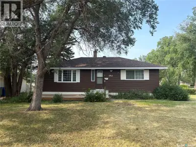 Welcome to 3742 Argyle Rd. Prime location in south Regina, walking distance to all the Southend amen...