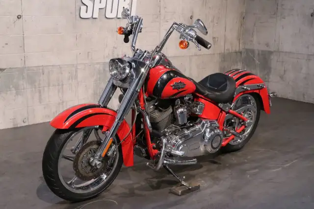 2011 Harley-Davidson CVO SOFTAIL CONVERTIBLE (FLSTSE2) in Sport Bikes in Ottawa - Image 3