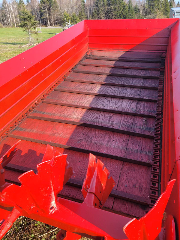 International 540 Manure spreader Farming Equipment Saint John Kijiji