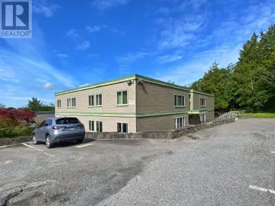 * PREC - Personal Real Estate Corporation. This spacious three-bedroom, one-bath apartment is situat...