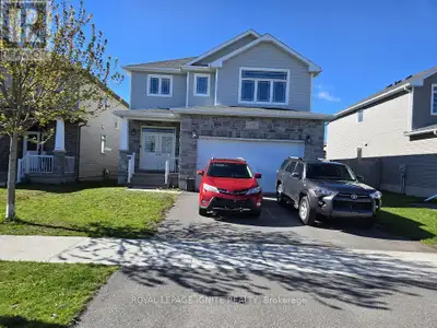 Welcome to 1552 Albany Dr! This cozy and spacious detached home is located in the sought-afterMidlan...