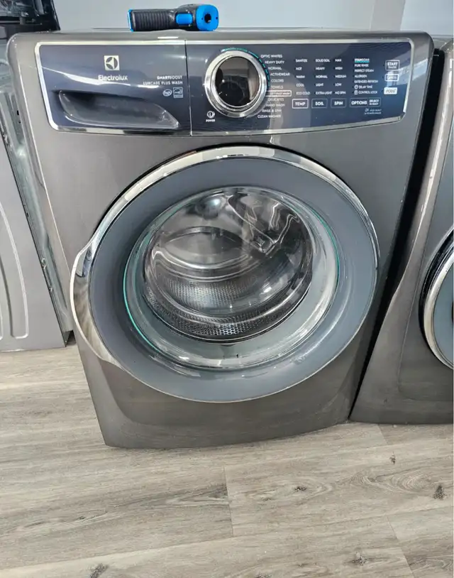 CAN DELIVER Electrolux 27" Grey Frontload Stackable Washer Dryer in Washers & Dryers in Hamilton - Image 3