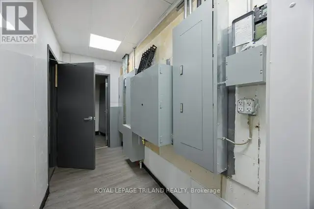 985 TALBOT STREET St. Thomas, Ontario in Commercial & Office Space for Rent in London - Image 12