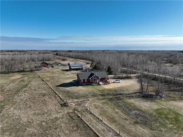 Acreage one hour to city! Equestrian Dream in Houses for Sale in Winnipeg - Image 2